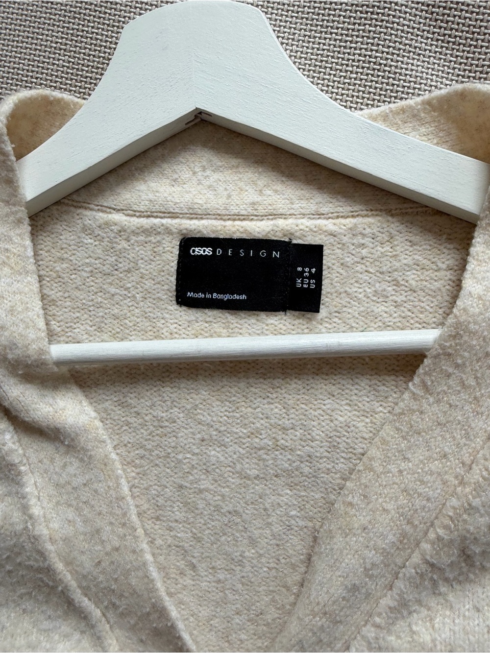 ASOS Cream Button-Up V-Neck Cardigan - Picture 3 of 4